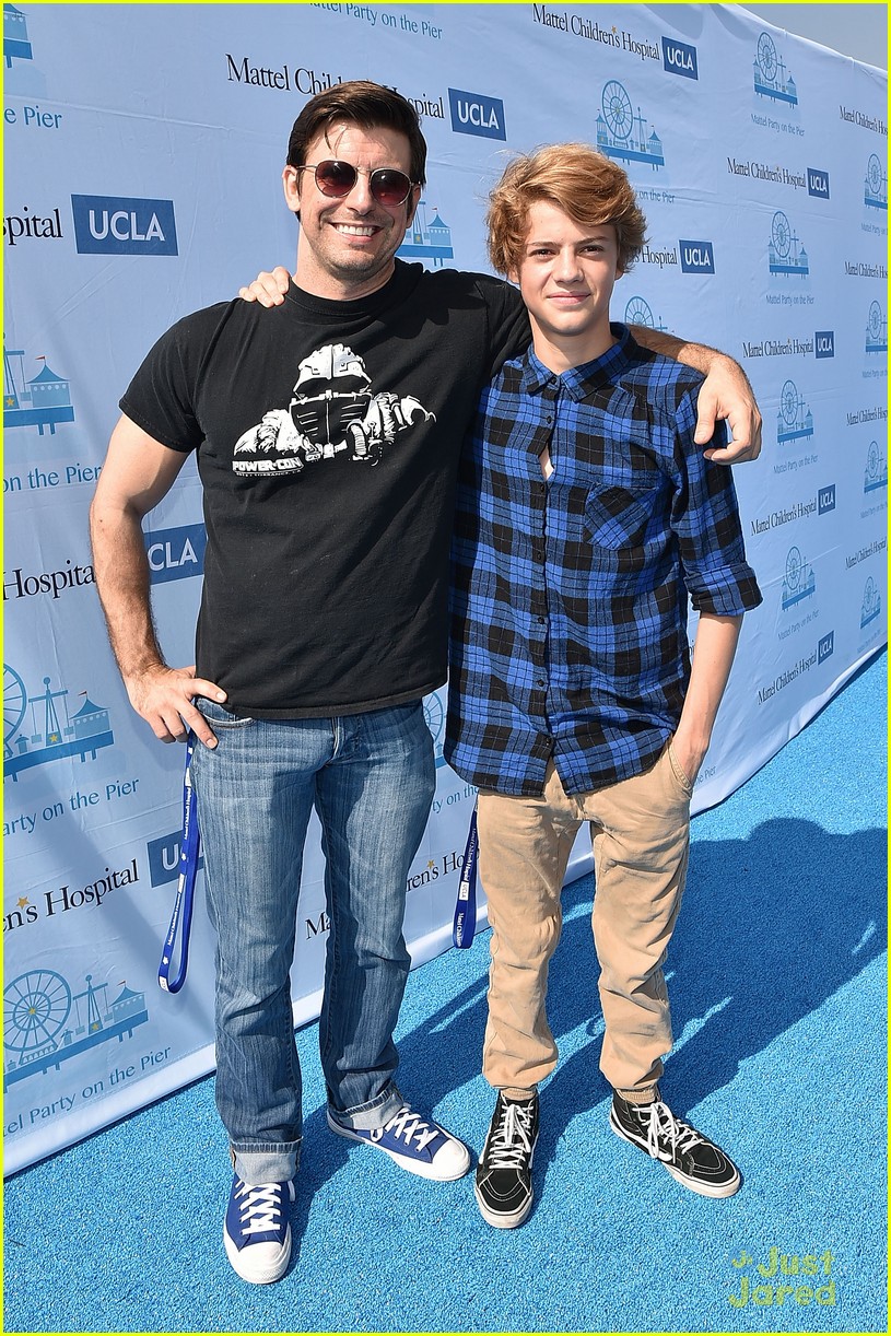 Jace Norman Style Comfortable Cool - Jace Norman Selena Gomez - HD Wallpaper 