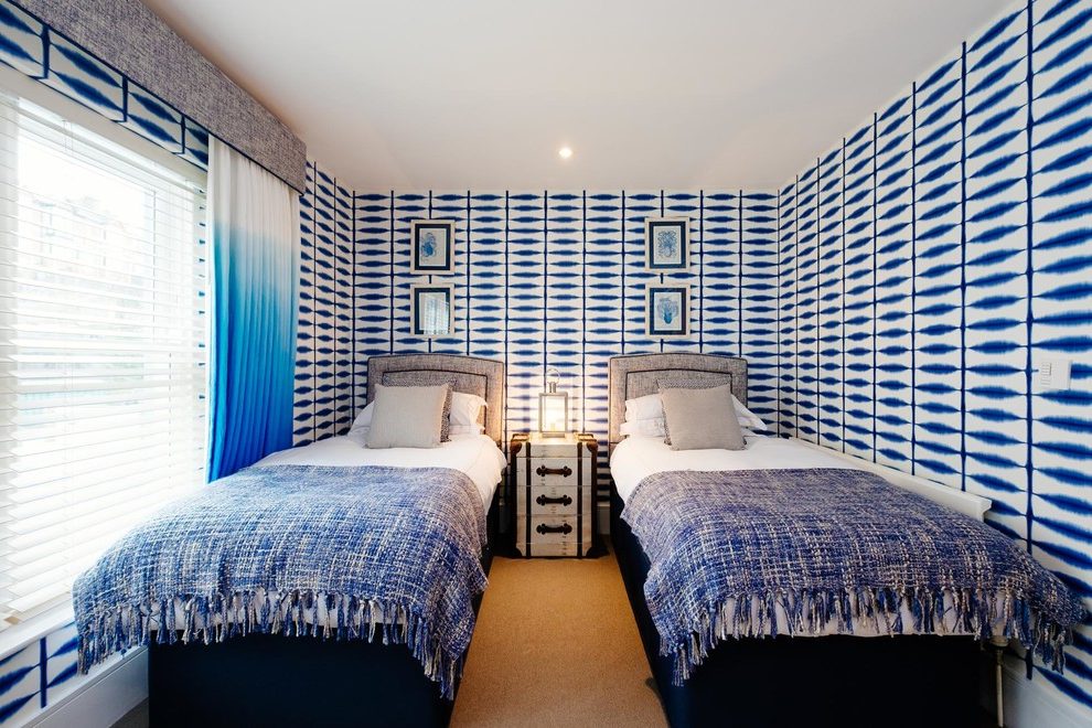 Dishy Blue Patterned Wallpaper Beach Style Bedroom - Bedroom - HD Wallpaper 