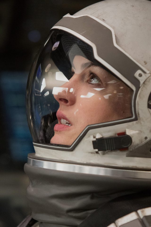 Interstellar Brand Anne Hathaway Celebrity Iphone Wallpaper - Interstellar Wallpaper Anne Hathaway - HD Wallpaper 