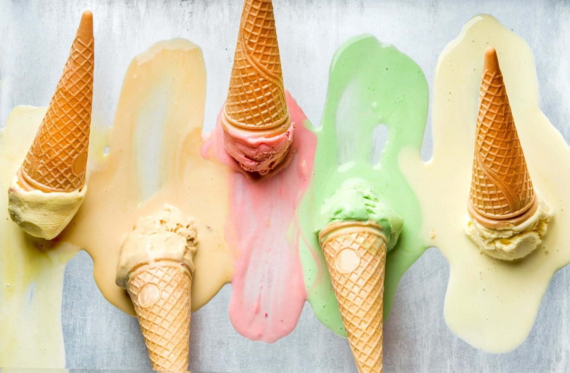 Ice Cream Cone Melting - HD Wallpaper 