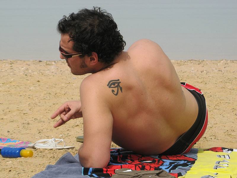 An Eye Of Horus Tattoo On Back Shoulder - Eye Of Horus Tattoo On Back - HD Wallpaper 
