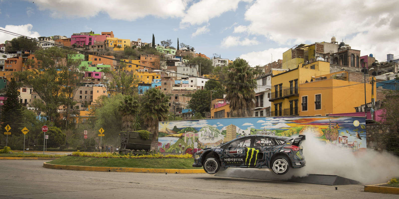 Ken Block's Gymkhana Ten The Ultimate Tire Slaying - HD Wallpaper 