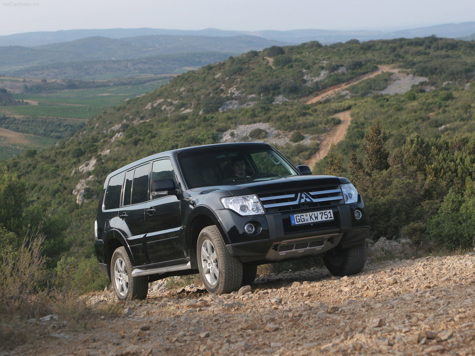 Black Pajero Mitsubishi Wallpaper Wallpaper - Mitsubishi Pajero V90 - HD Wallpaper 