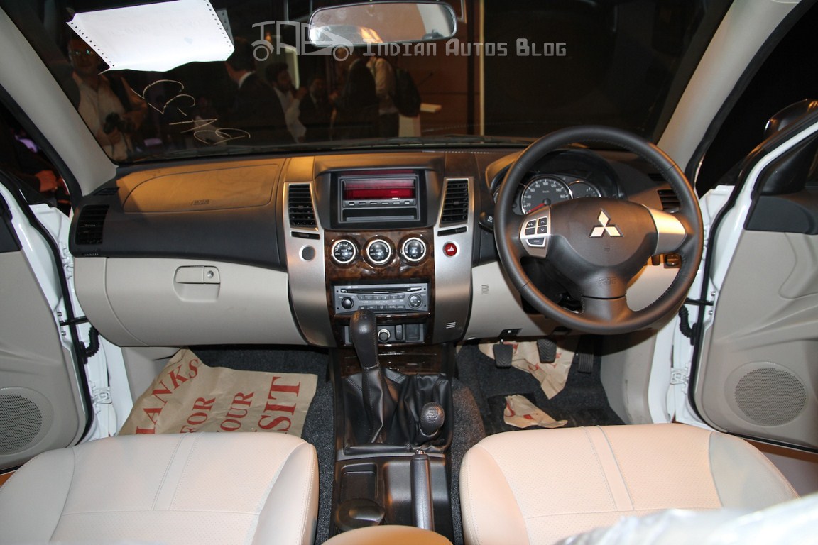 Mitsubishi Pajero Sport - HD Wallpaper 