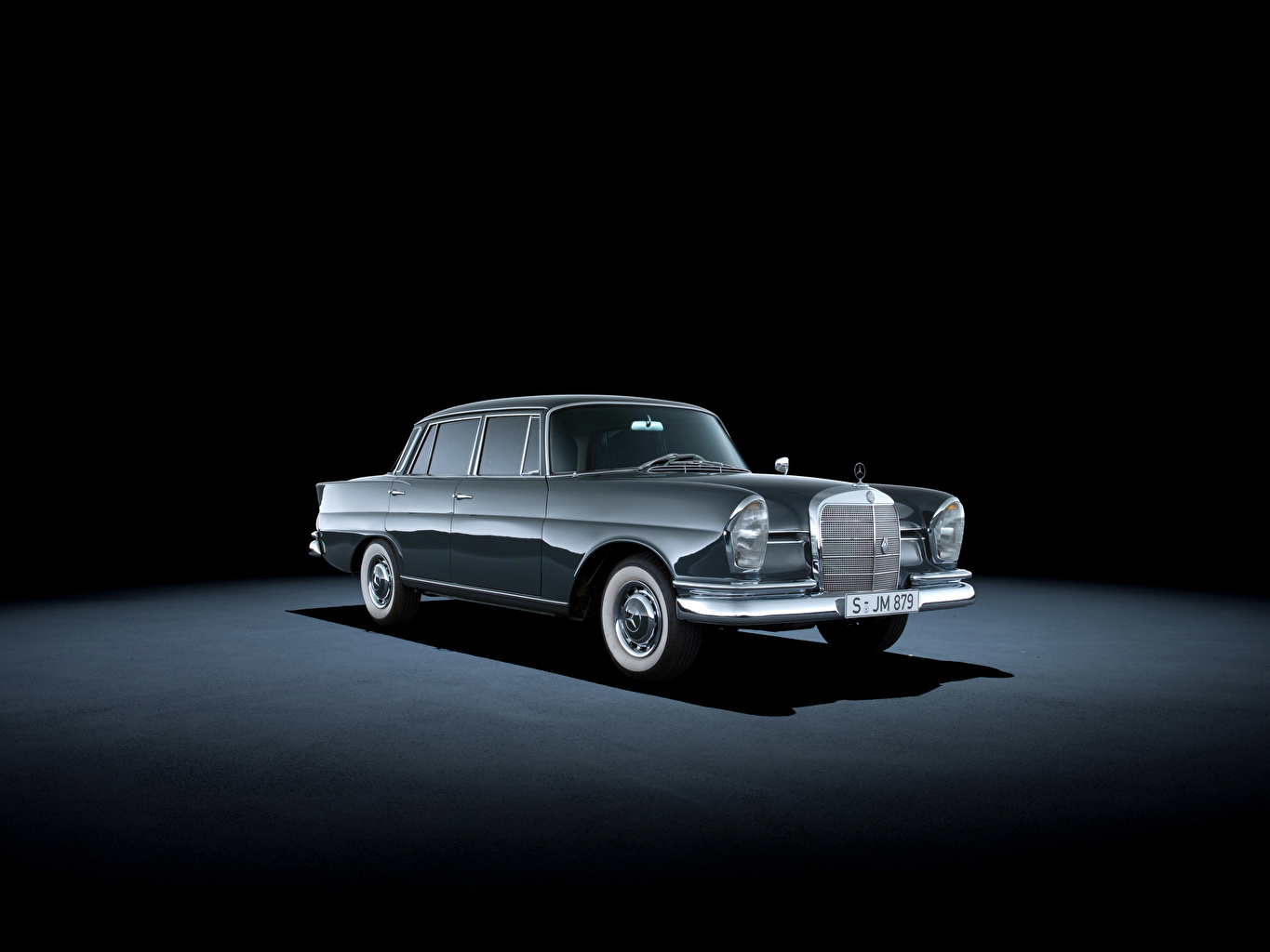 Mercedes Benz Classic Black - 1365x1024 Wallpaper 