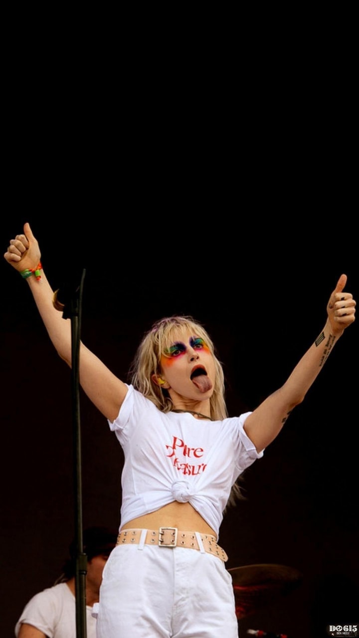 Black, Concert, And Hayley Image - Singing - HD Wallpaper 