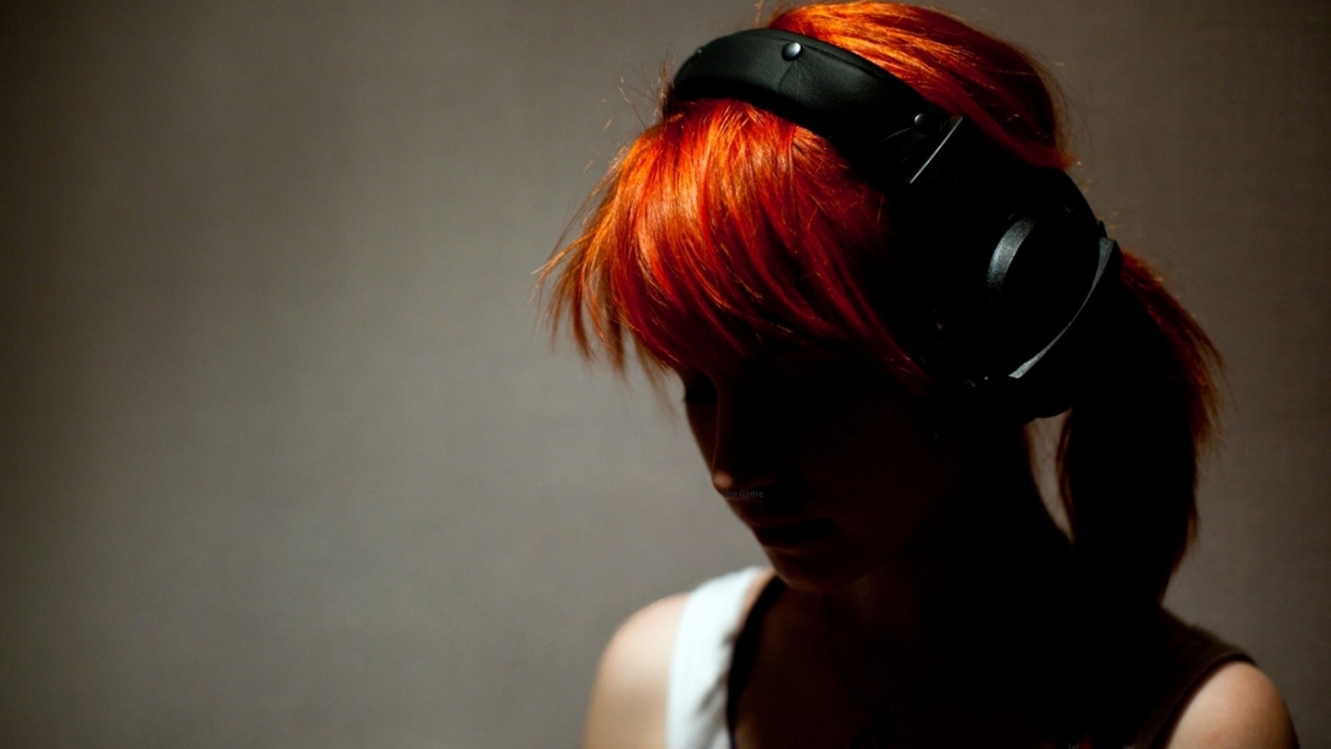 Hayley Williams Headphones - HD Wallpaper 