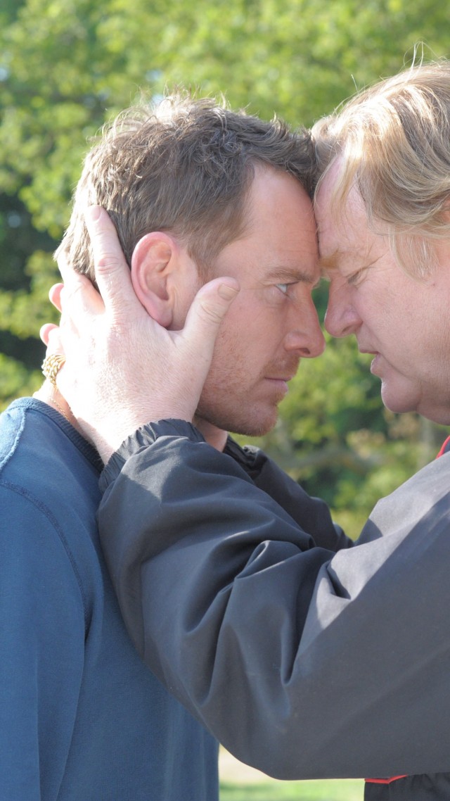 Trespass Against Us, Michael Fassbender, Brendan Gleeson, - アウトサイダーズ 映画 - HD Wallpaper 