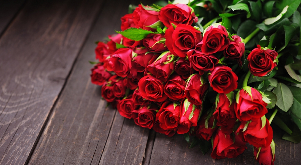 Roses And Card - HD Wallpaper 