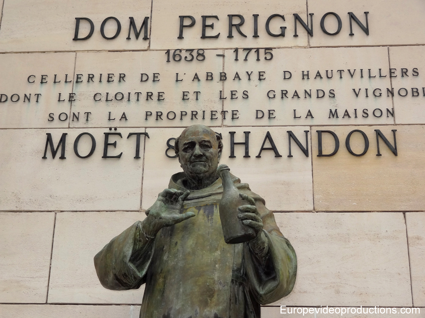 Statue Of Dom Pérignon In Epernay, In Champagne Region, - Statue Dom Pérignon - HD Wallpaper 