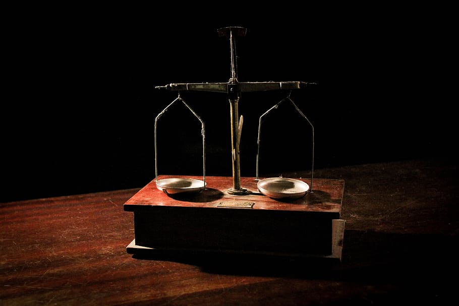 Brown Balance Scale On Brown Wooden Box, Pharmacy, - HD Wallpaper 