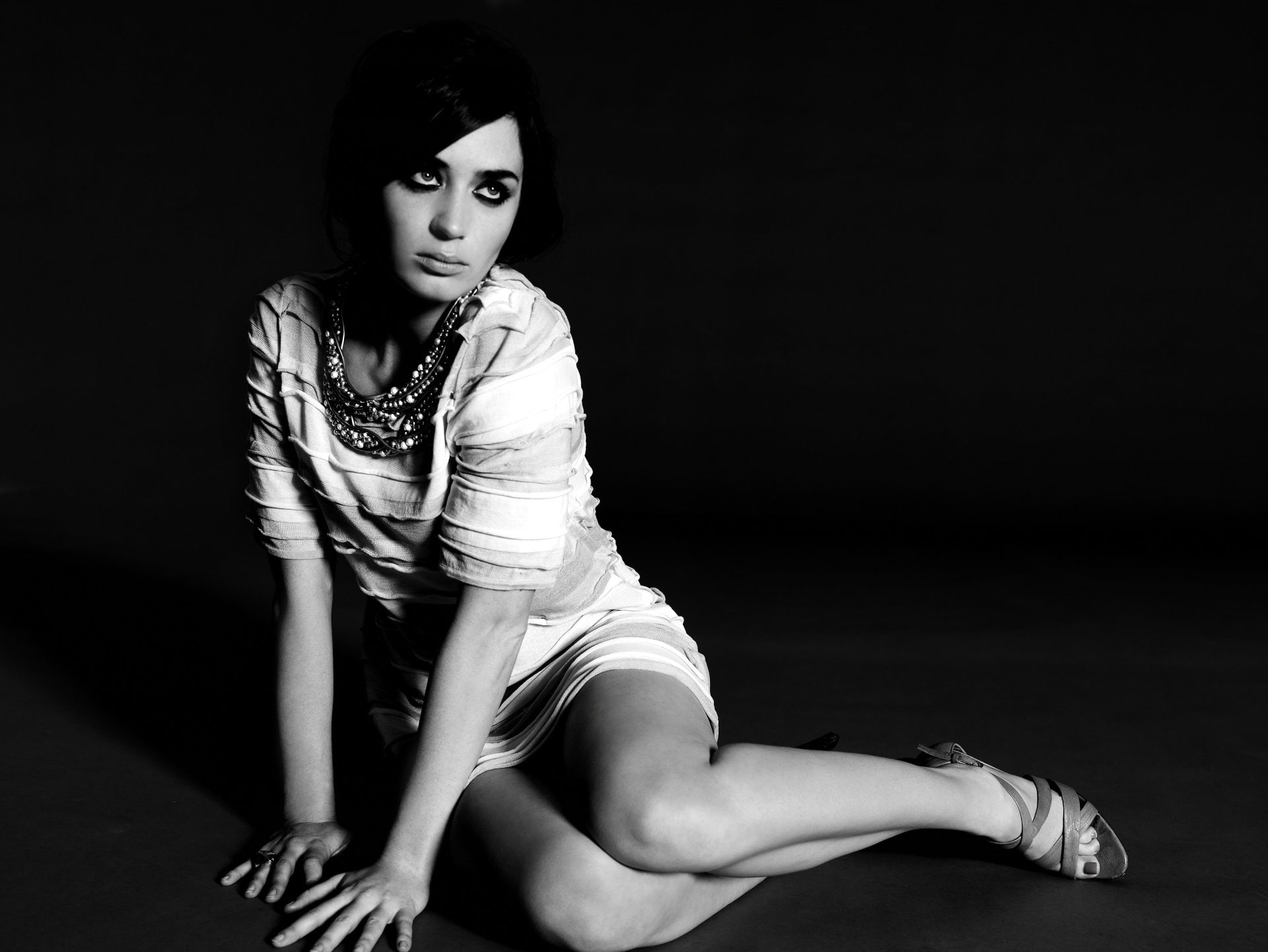 Emily Blunt - HD Wallpaper 