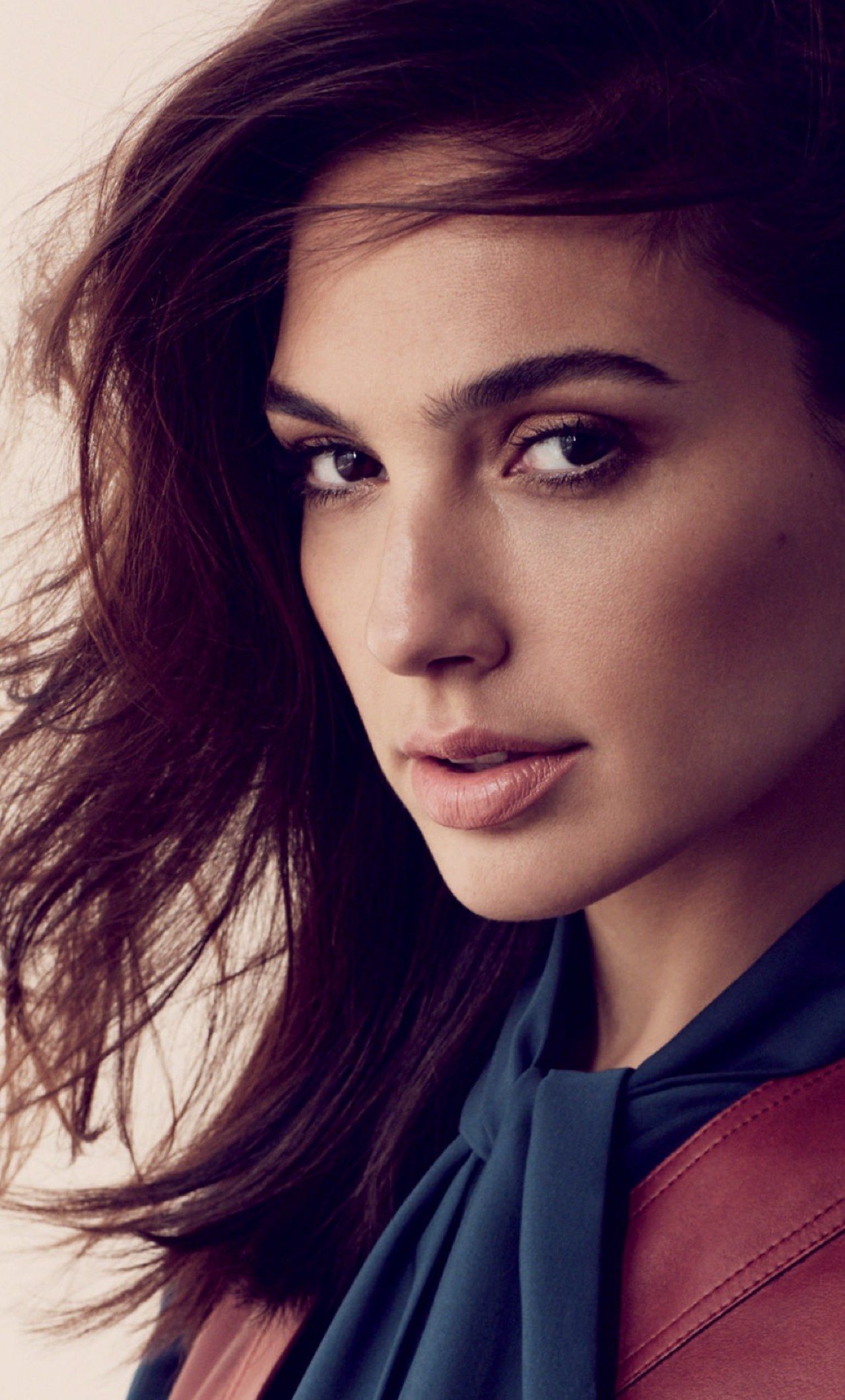 Gal Gadot Hd Wallpaper For Phone - HD Wallpaper 
