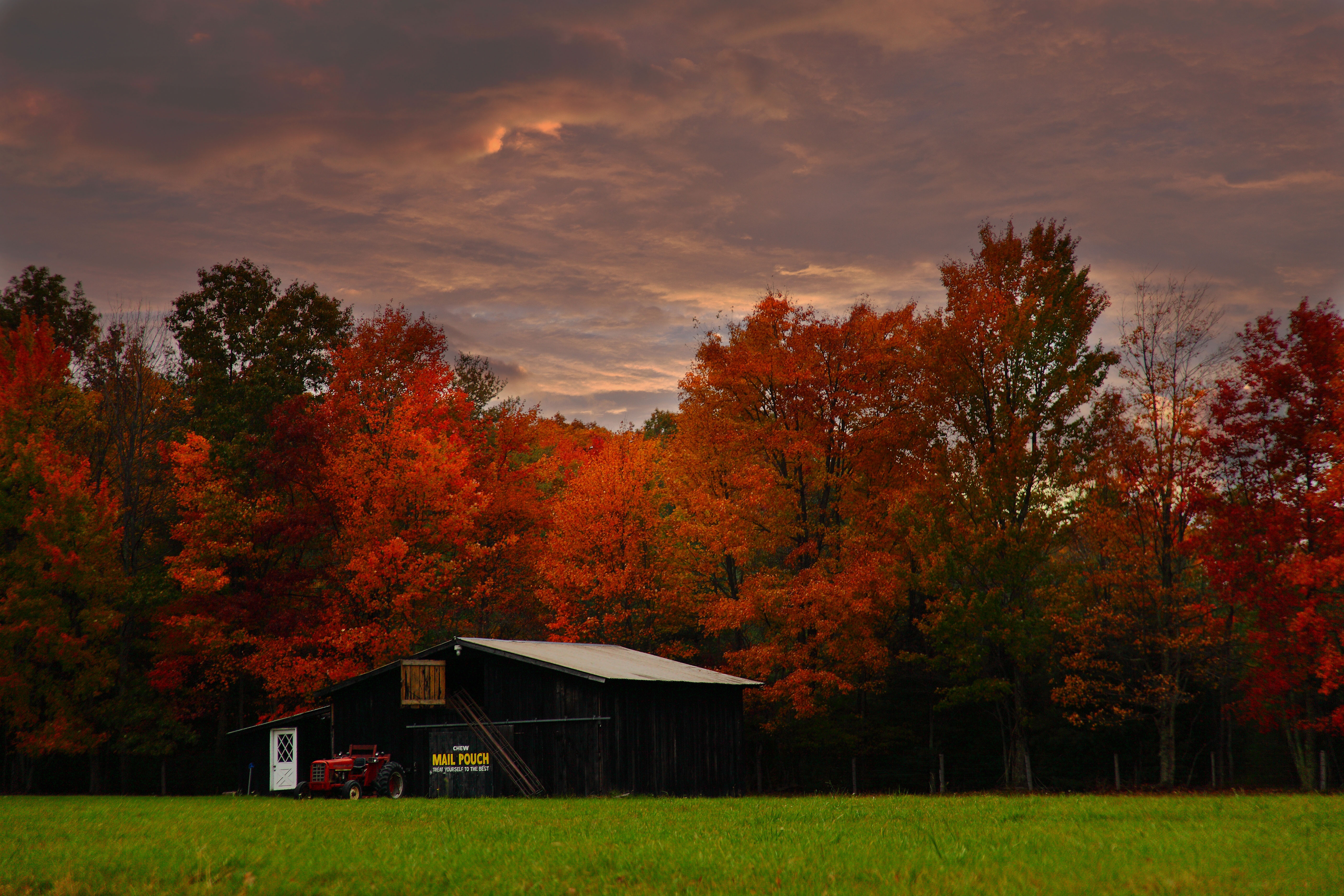 Autumn Mail Pouch Barn - Photography - HD Wallpaper 