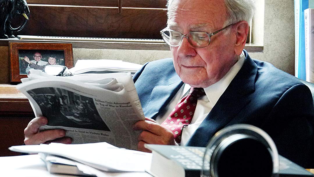 Warren Buffett Reading - HD Wallpaper 