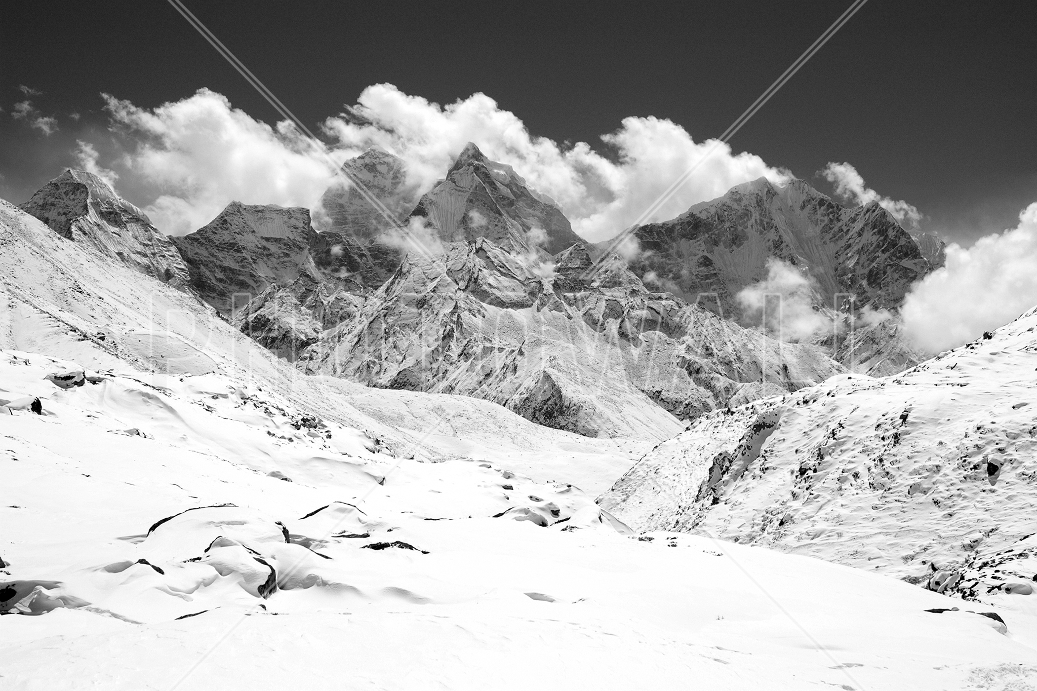 Himalaya - B/w - Wallpaper - Living Room - Wallpaper - HD Wallpaper 