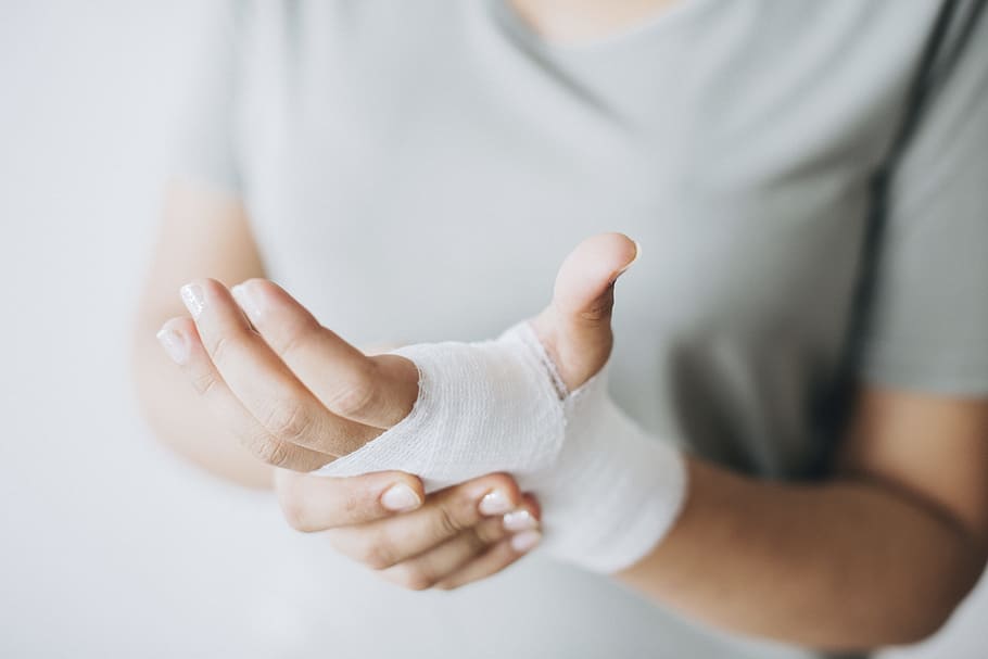 Person Hand, Bandage, Close-up, Hands, Hurt, Indoors, - Hands Bandage - HD Wallpaper 
