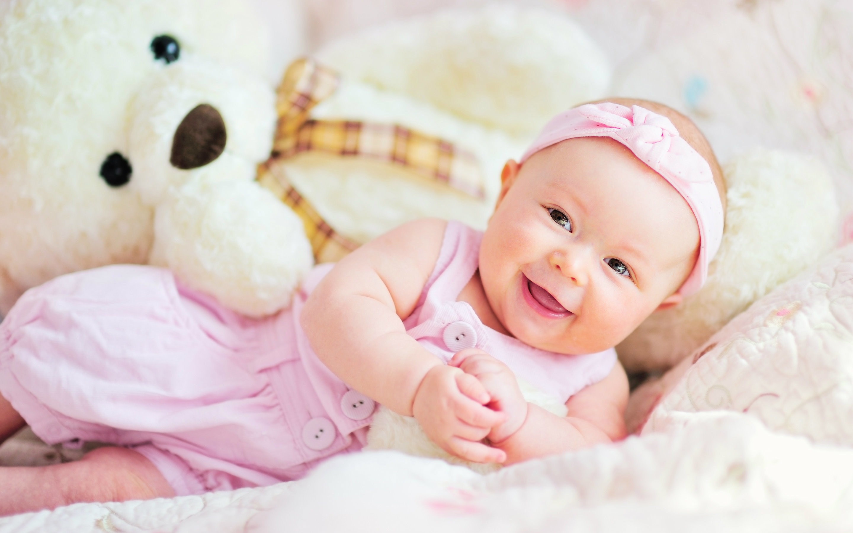 Cute Pink Baby Girl Hd Wallpaper - Teddy Bear With Baby - HD Wallpaper 