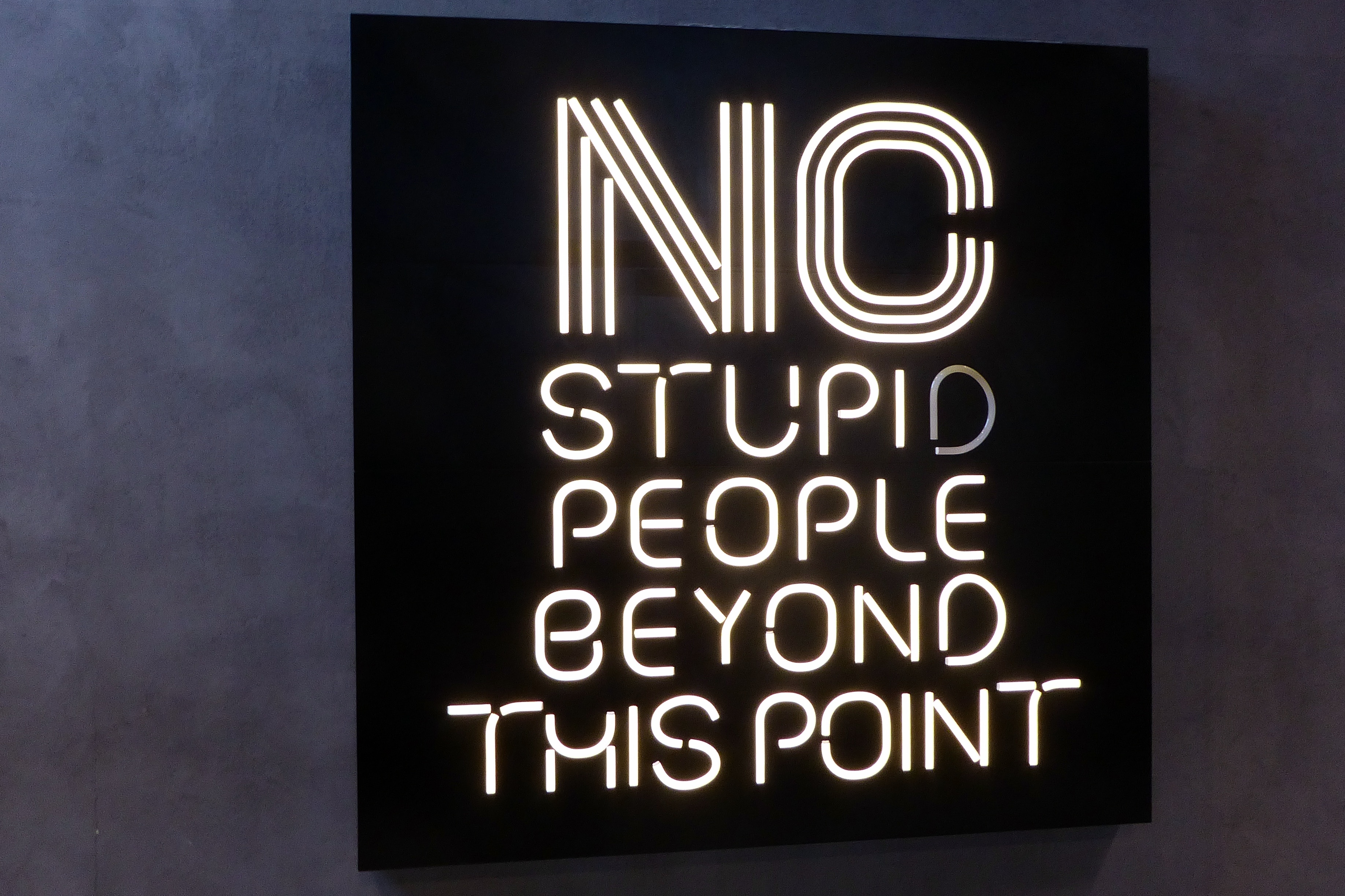 Electronic Signage - HD Wallpaper 