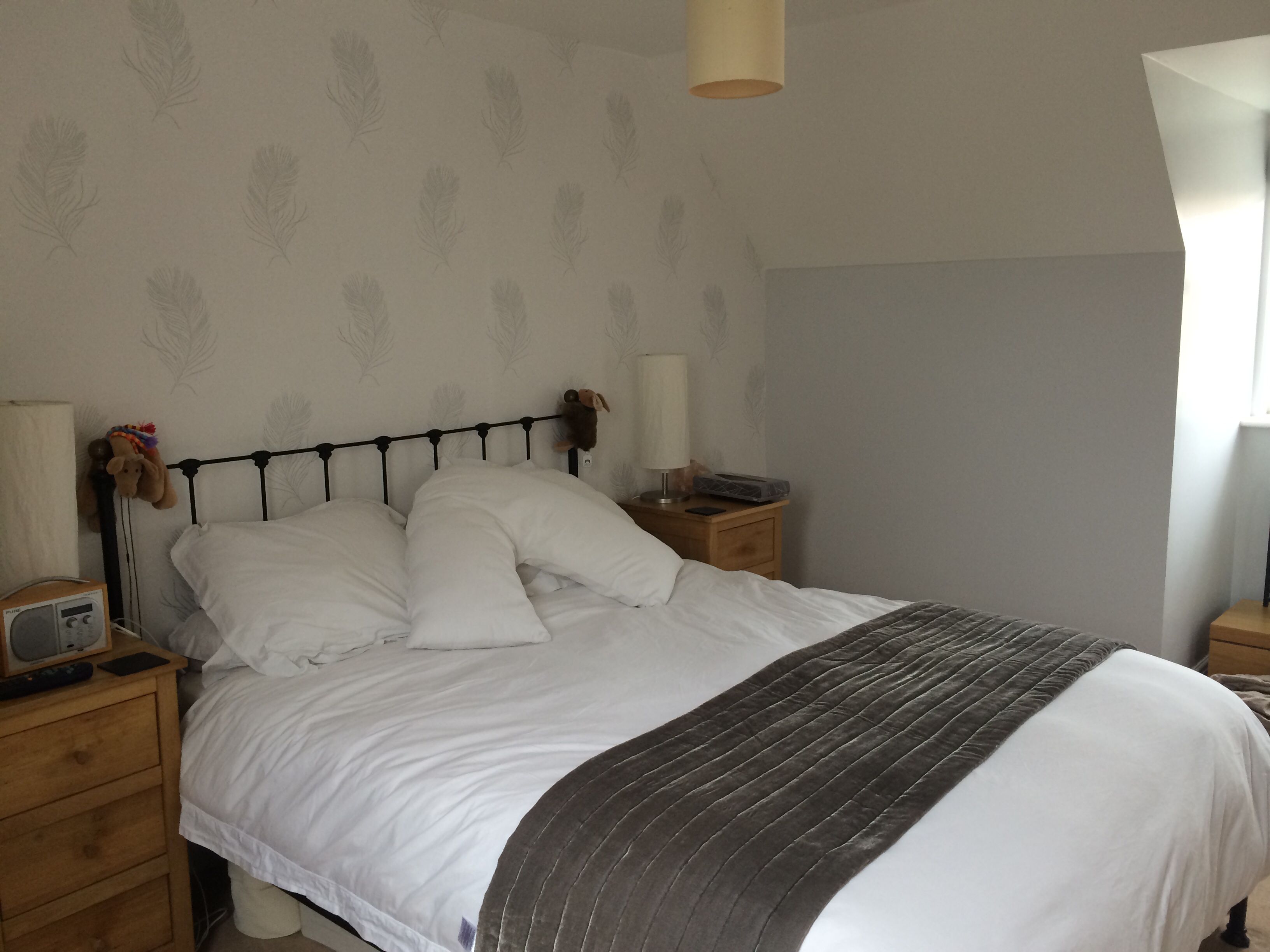 Go With Dulux Polished Pebble - HD Wallpaper 