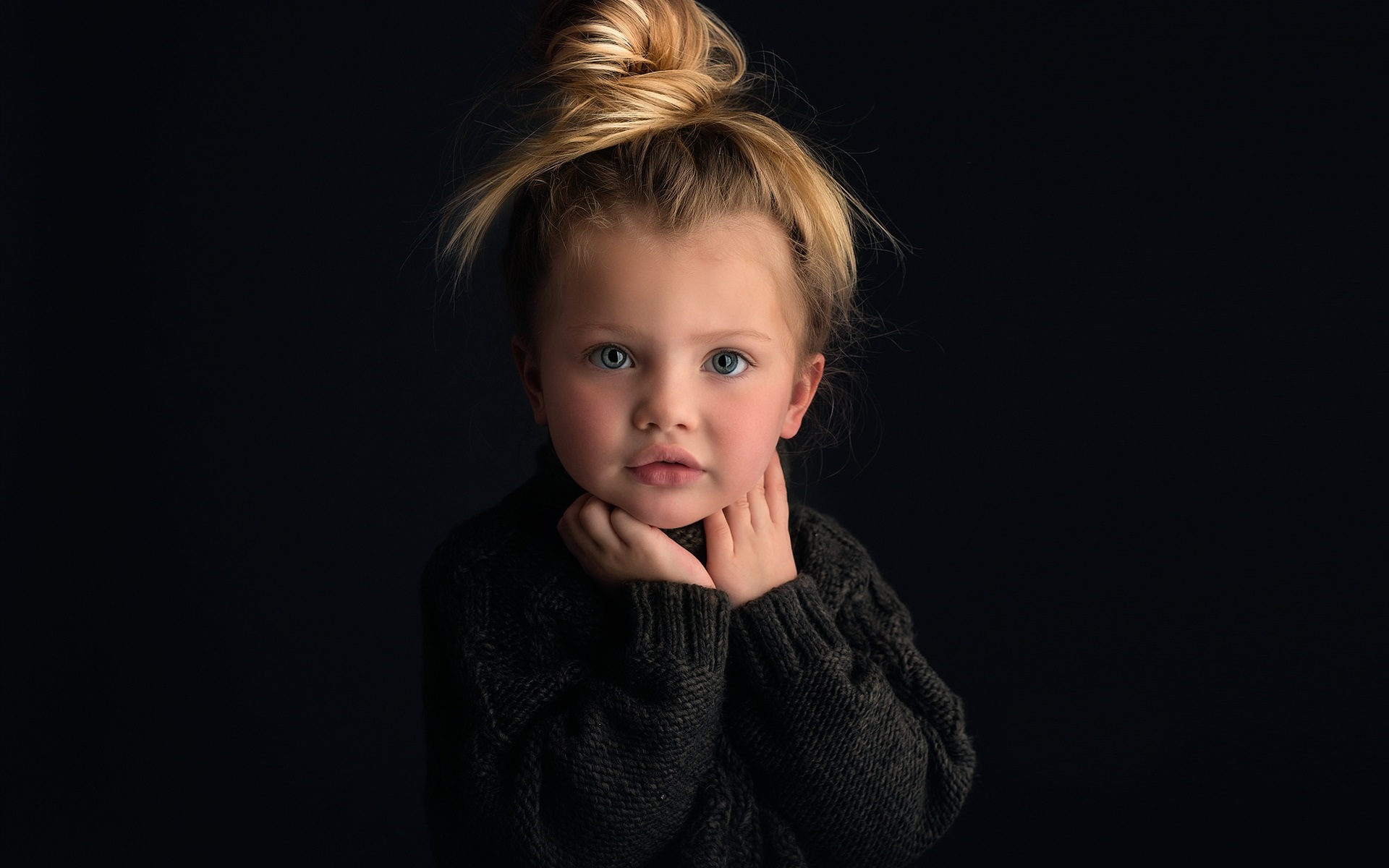 Wallpaper Cute Baby Girl, Portrait, Blonde, Black Background - Baby Girl  Black Background - 1920x1200 Wallpaper 