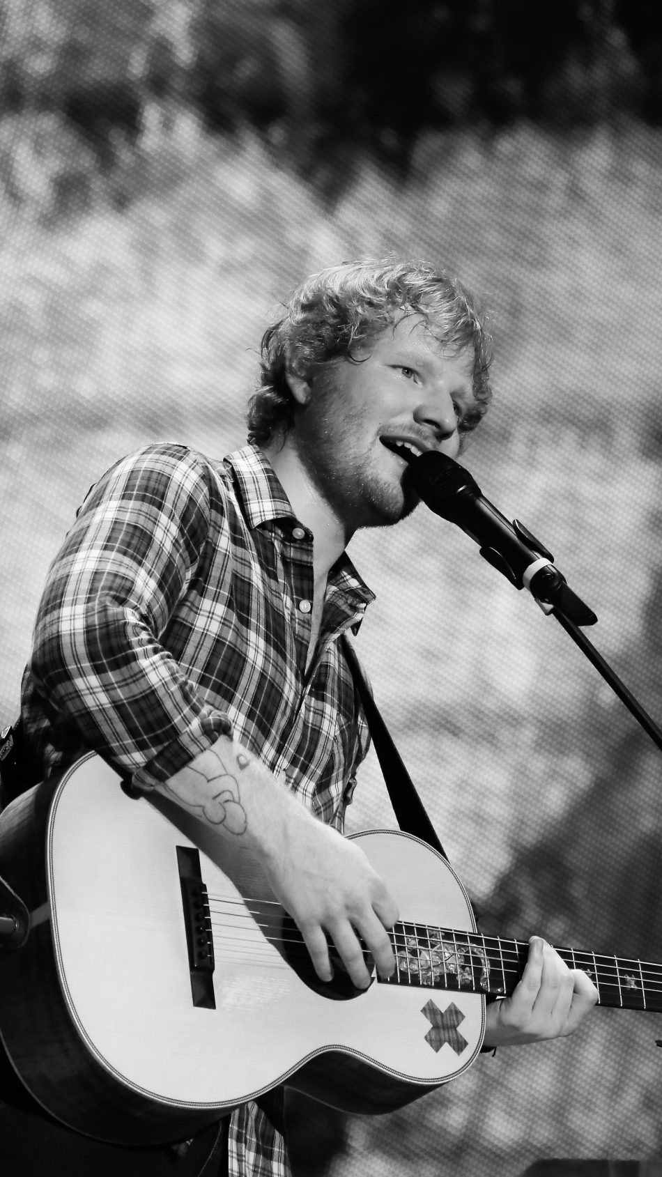 Singer Ed Sheeran Black & White 4k Ultra Hd Mobile - Ed Sheeran Wallpaper Hd - HD Wallpaper 