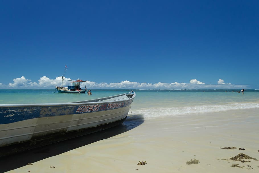 Photo Of White Boat On Seashore, Trancoso, Bahia, Praia - Trancoso - HD Wallpaper 