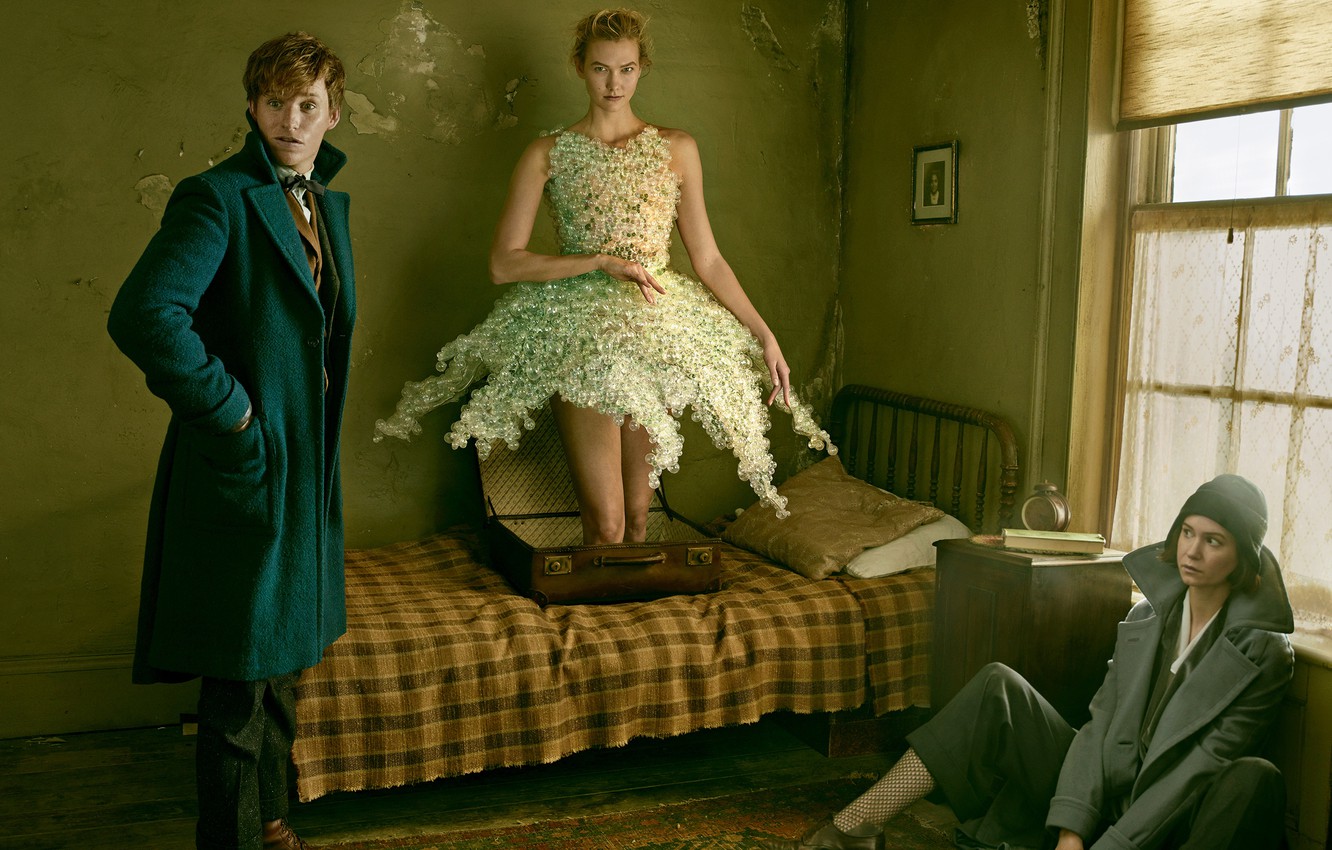 Photo Wallpaper Girls, Room, Magic, Bed, Shoes, Male, - Eddie Redmayne Annie Leibovitz - HD Wallpaper 