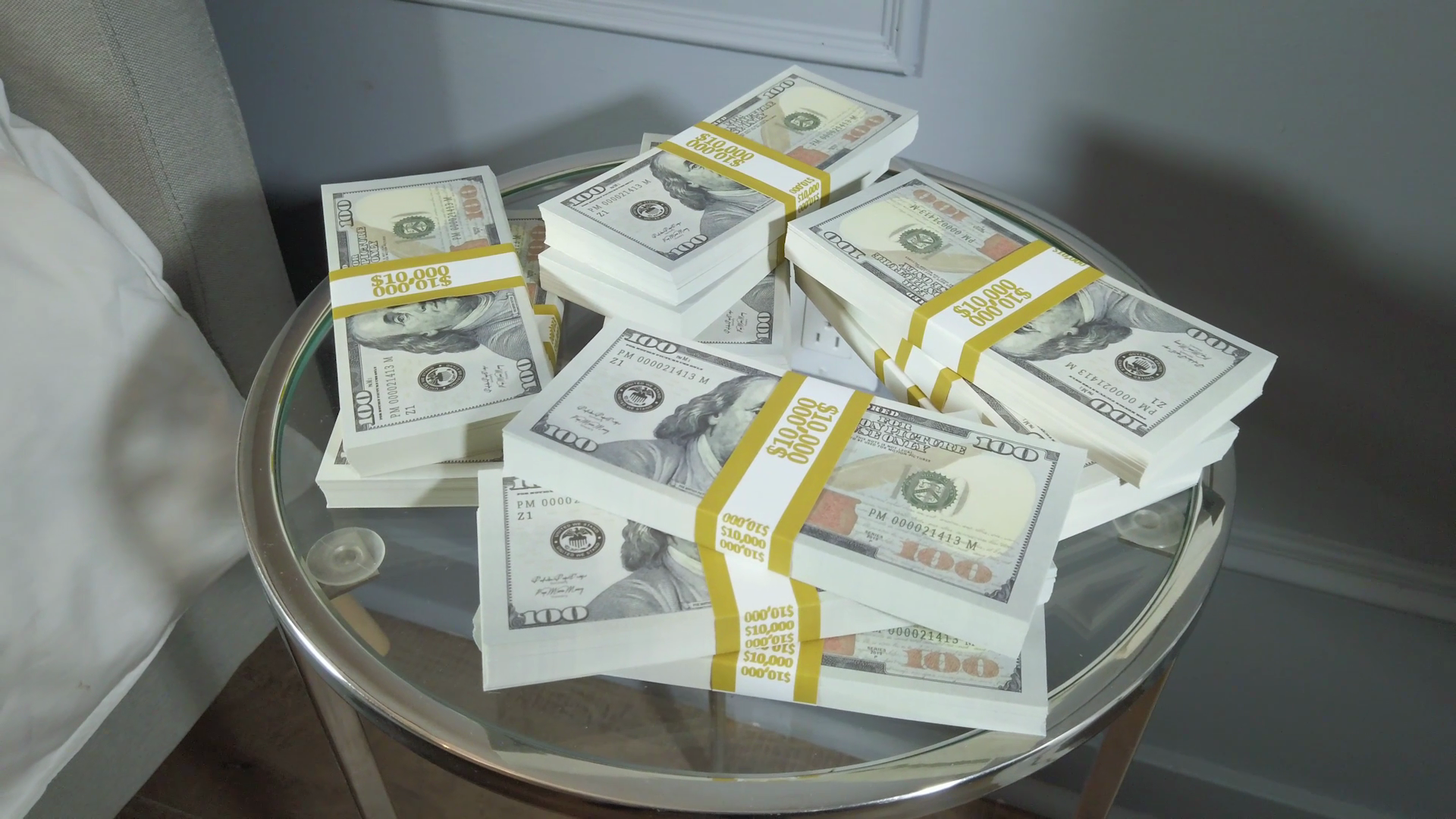 Stack Of Cash On Table - HD Wallpaper 