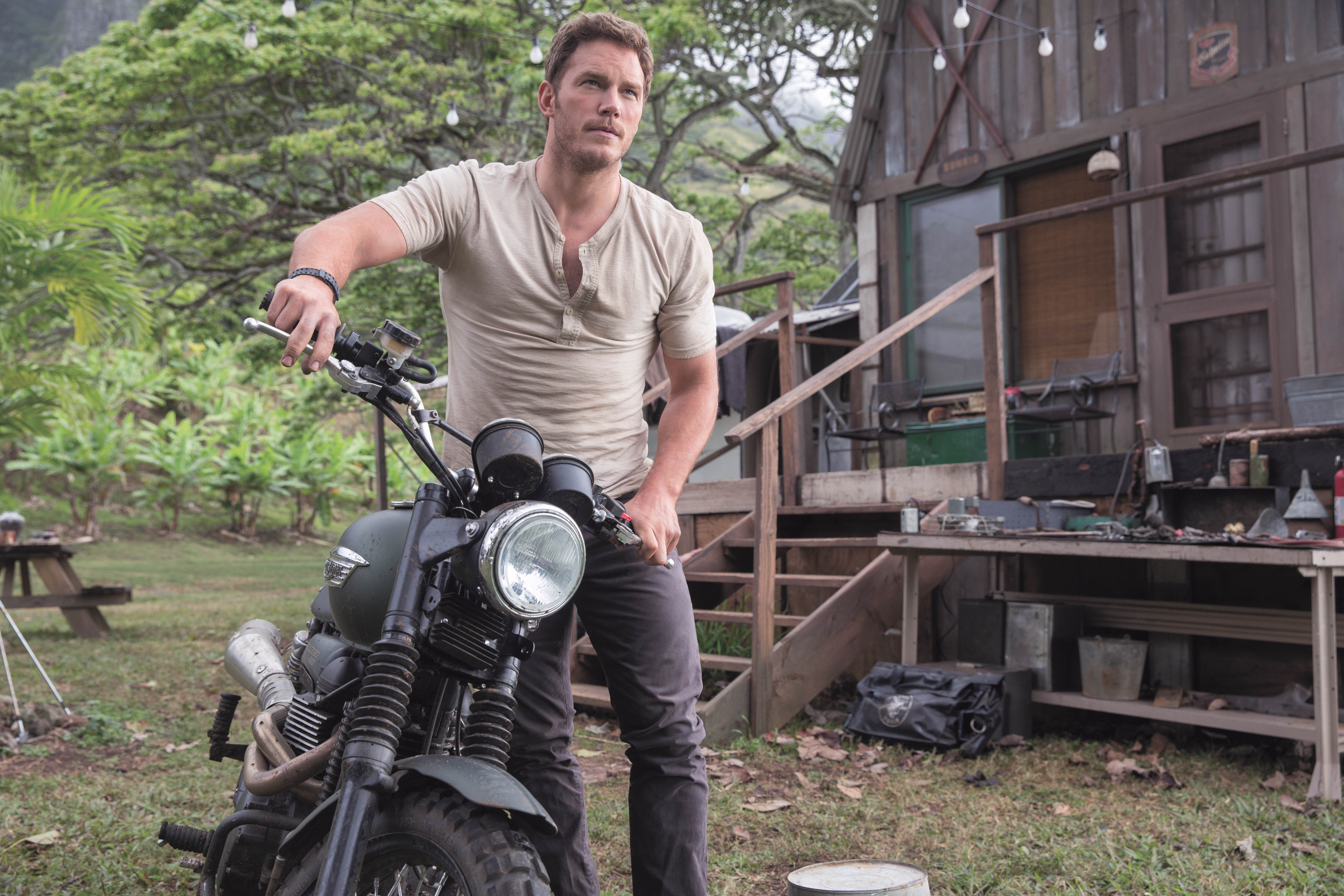 Chris Pratt Jurassic World - HD Wallpaper 
