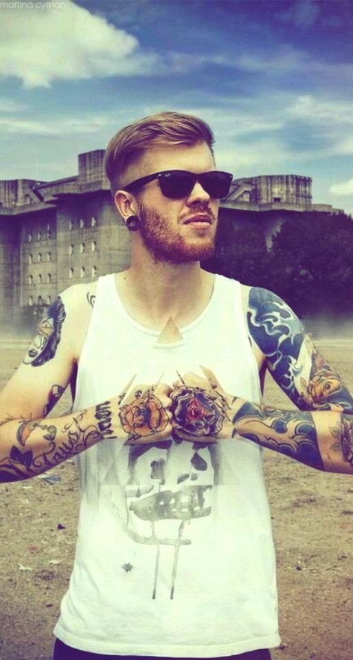 Man With Tatoo - HD Wallpaper 