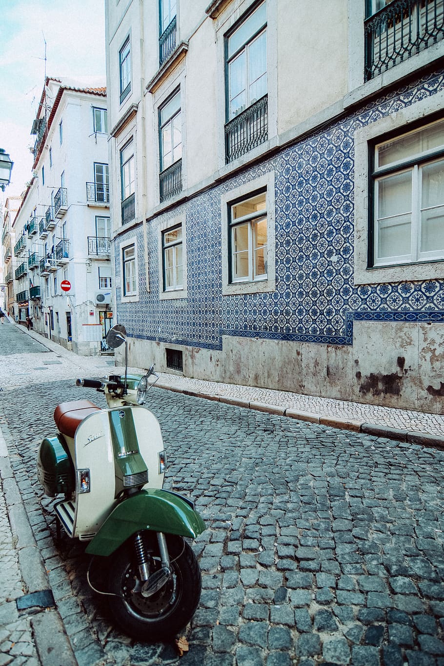 Lisboa, Lisbon, Portugal, Streets, Bairro Alto, Architecture, - Apartment - HD Wallpaper 