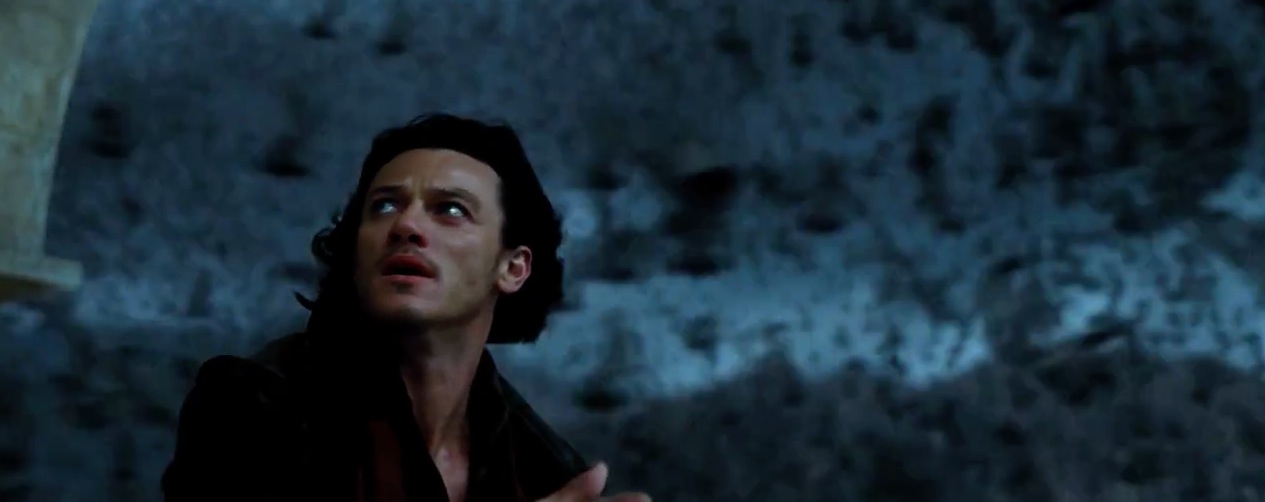 Luke Evans Dracula Gif - HD Wallpaper 