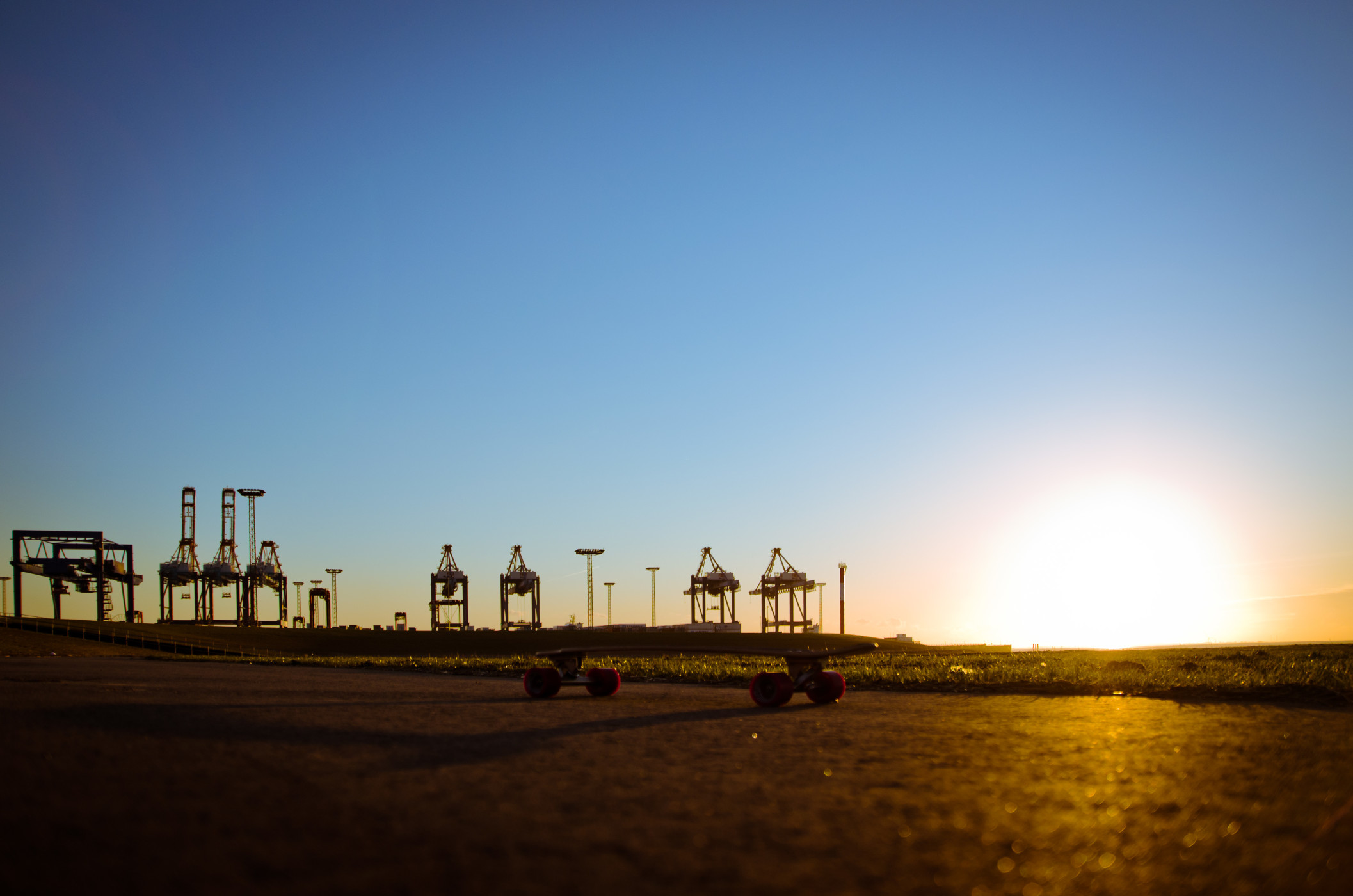 Light Bulb Longboard Bremerhaven Sunset Sonnenuntergang - Evening - HD Wallpaper 