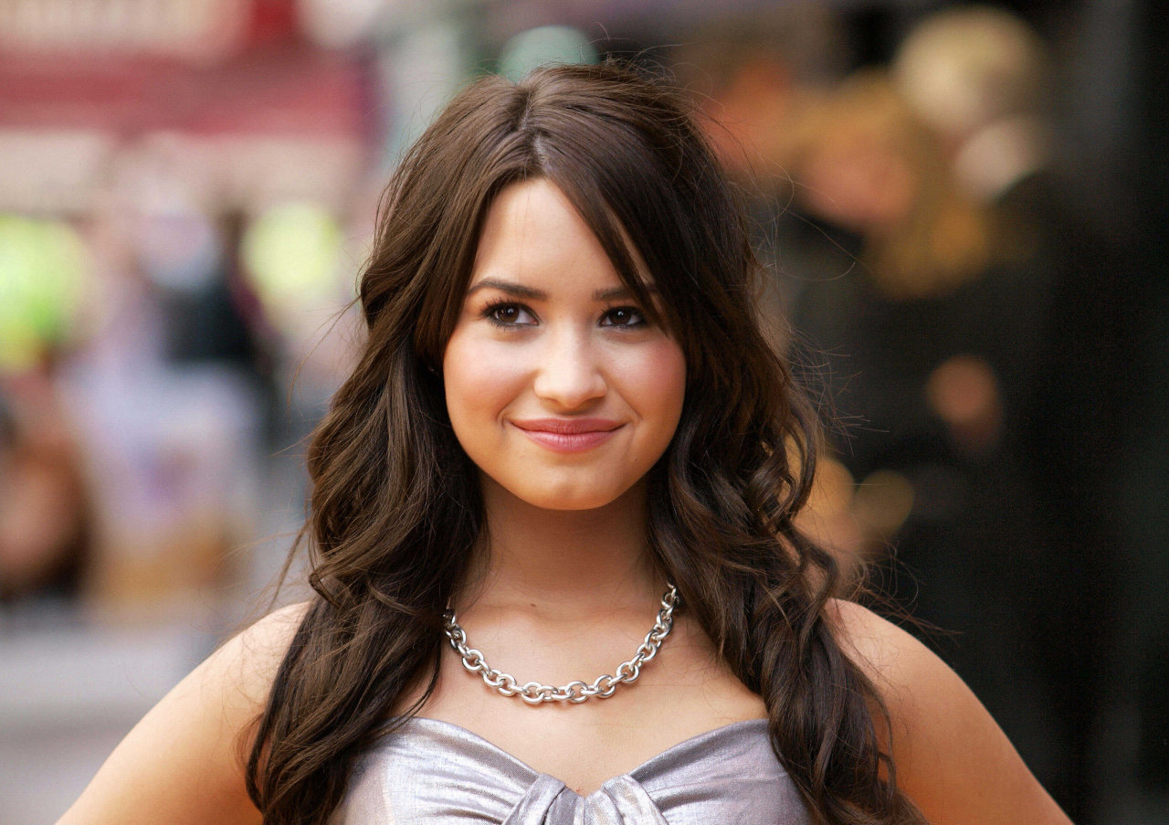 Demi Lovato Wallpaper Celebrities Hd Wallpapers - Beautiful Wallpaper Demi Lovato - HD Wallpaper 