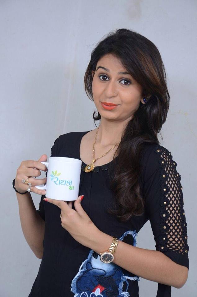 Kinjal Dave Family Photos - Photo Shoot - HD Wallpaper 