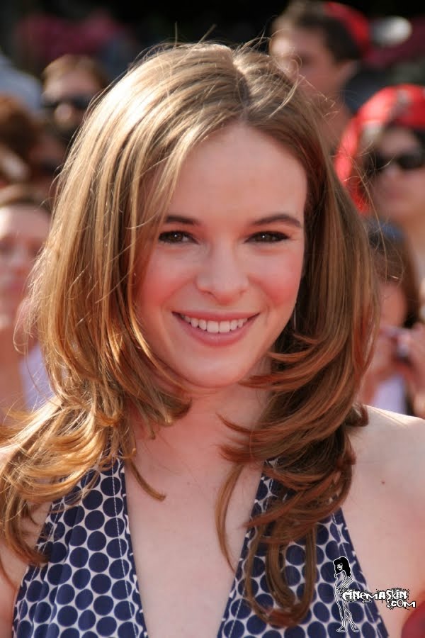 Danielle Panabaker Photo - Doppelegangers Of Daniella Panabaker - HD Wallpaper 
