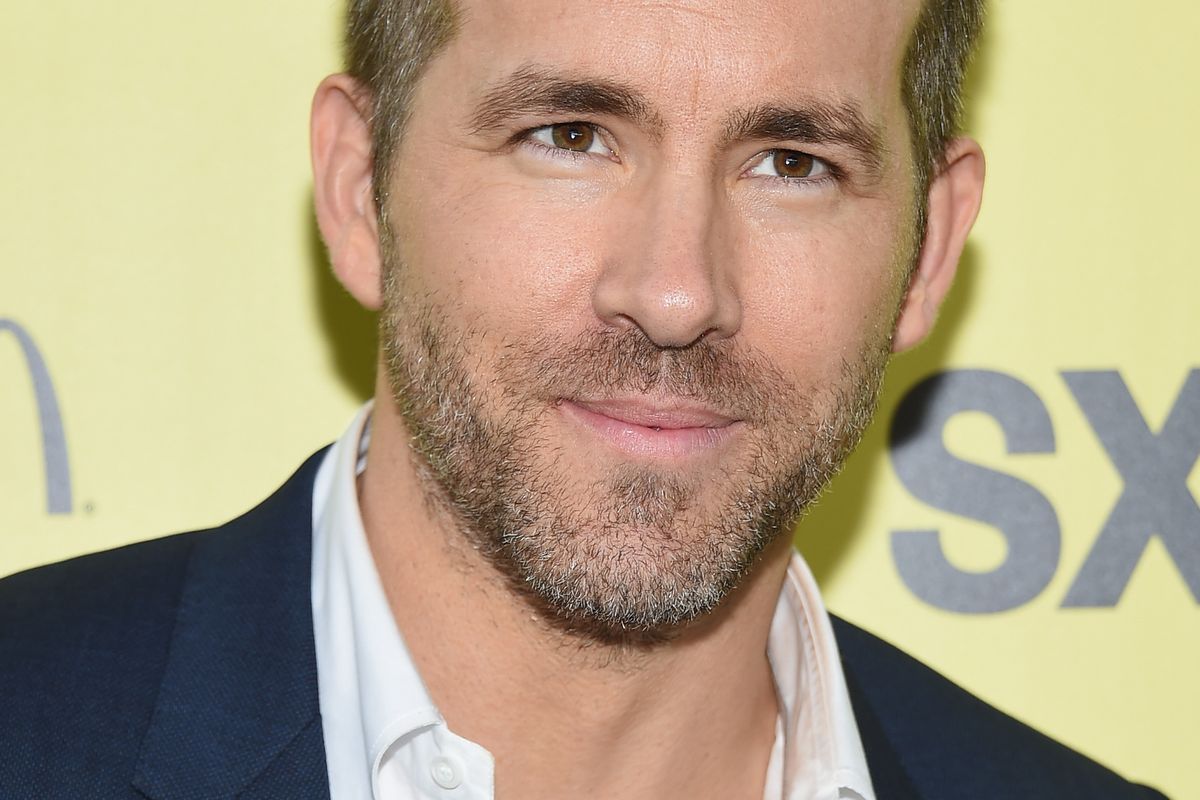 Jake Gyllenhaal And Ryan Reynolds - HD Wallpaper 