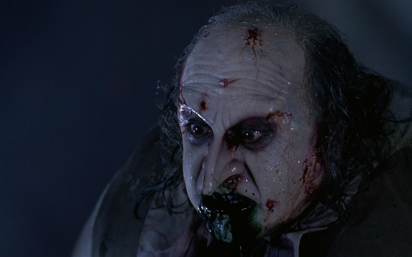 Danny Devito As The Penguin Wallpaper - Oswald Cobblepot Eating Fish - HD Wallpaper 