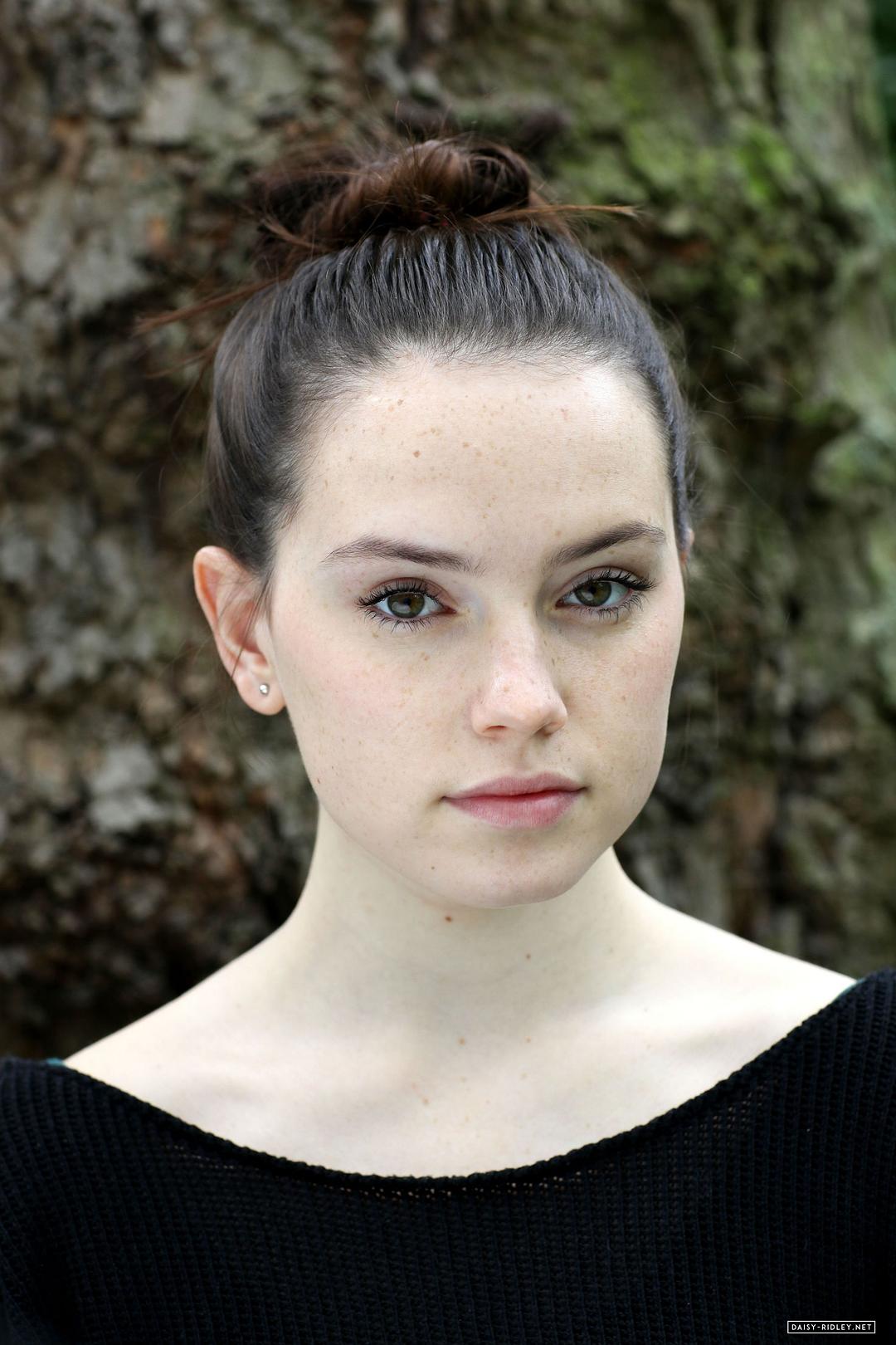 Daisy Ridley Without Make Up - HD Wallpaper 