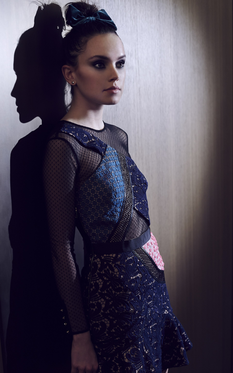 Daisy Ridley Cute Wallpaper Iphone - HD Wallpaper 