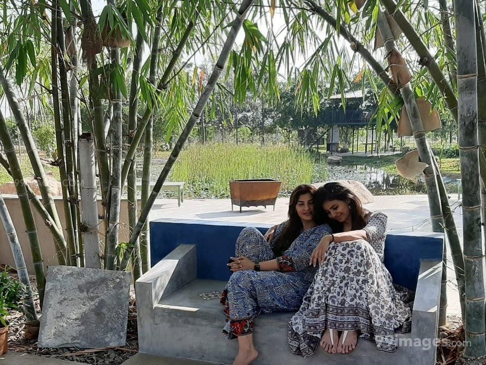 Anjali Beautiful Hot Hd Photos / Wallpapers (167122) - Vacation - HD Wallpaper 