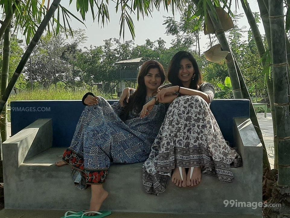 Anjali Beautiful Hot Hd Photos / Wallpapers 
 Title - Vacation - HD Wallpaper 