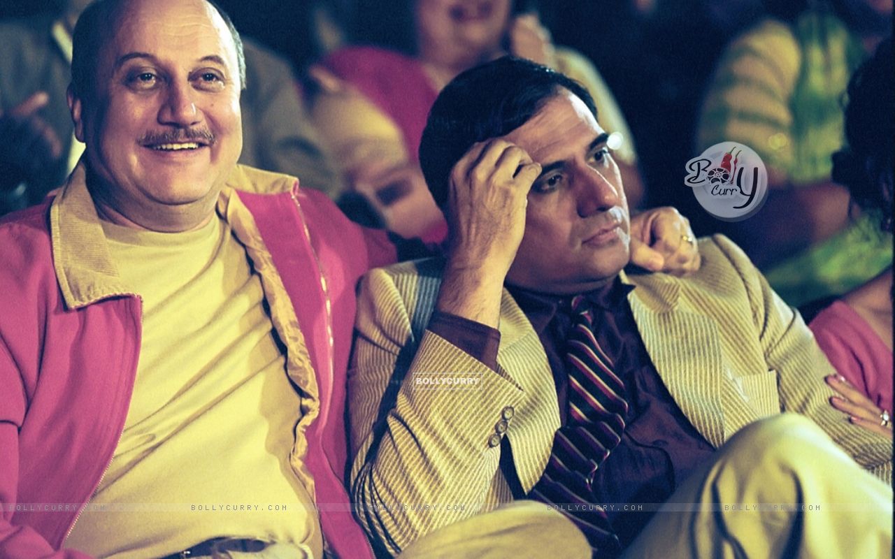 Anupam Looking Happy And Boman Looking Confused Size - Girl - HD Wallpaper 