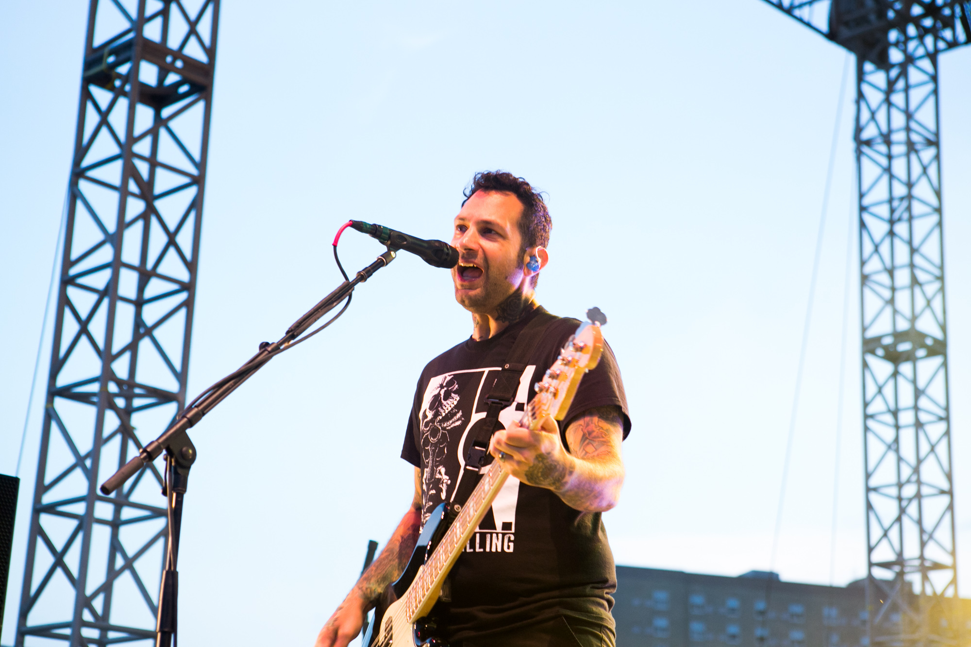 Rise Against High Definition Wallpapers - Singing - HD Wallpaper 