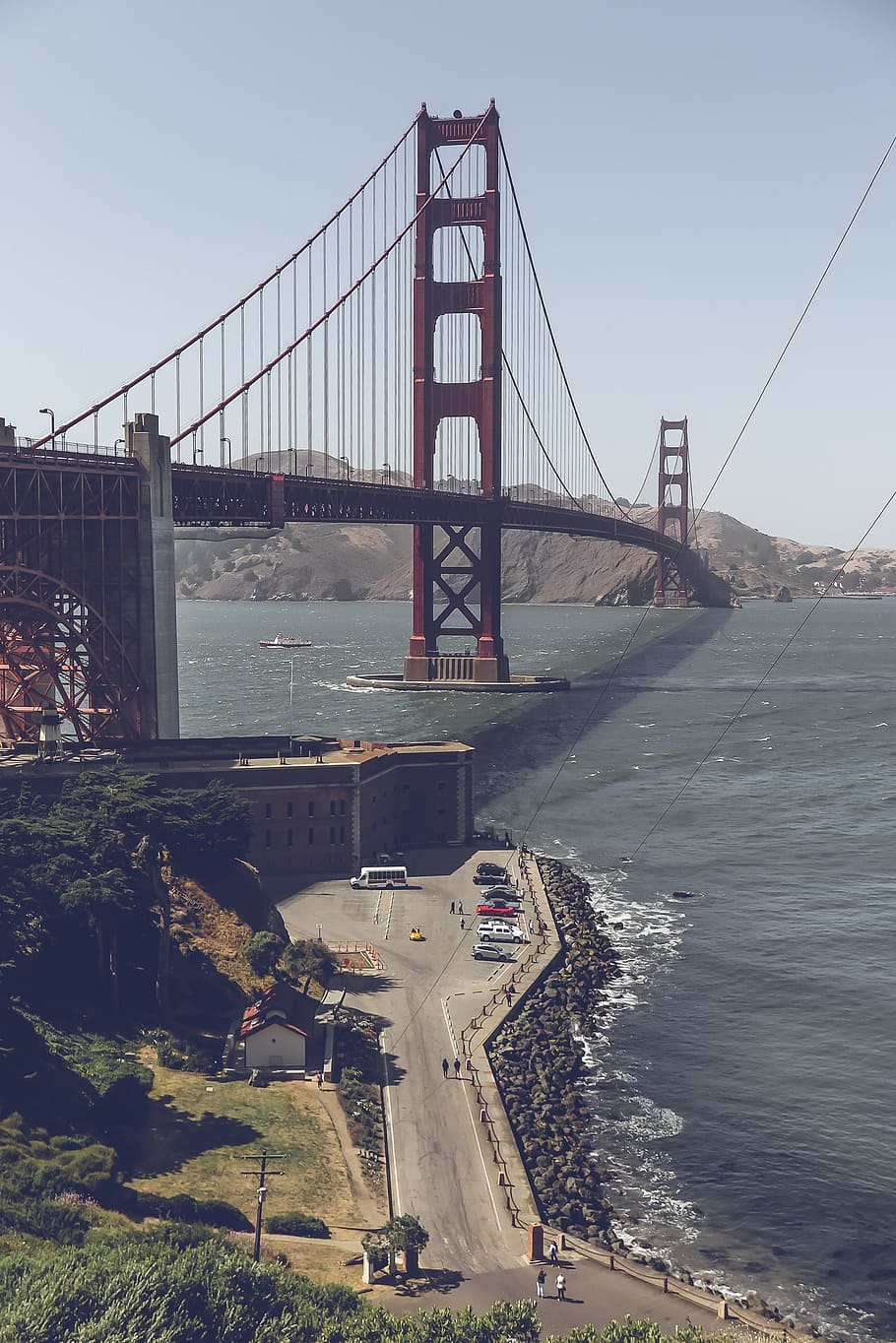 View Of Golden Gate Bridge With Parking Lot Approach, Golden Gate Bridge 910x1364 Wallpaper