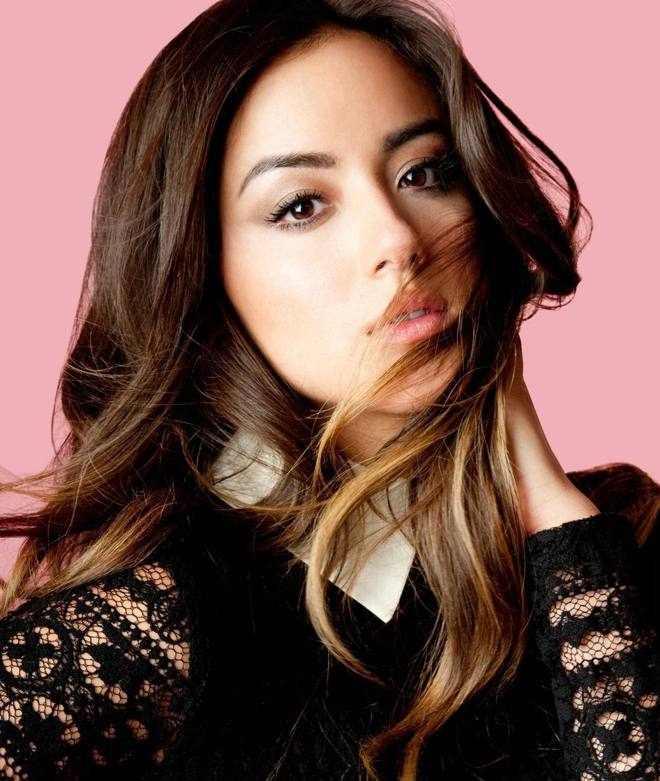 Chloe Bennet Selfie - Chole Bennet - HD Wallpaper 