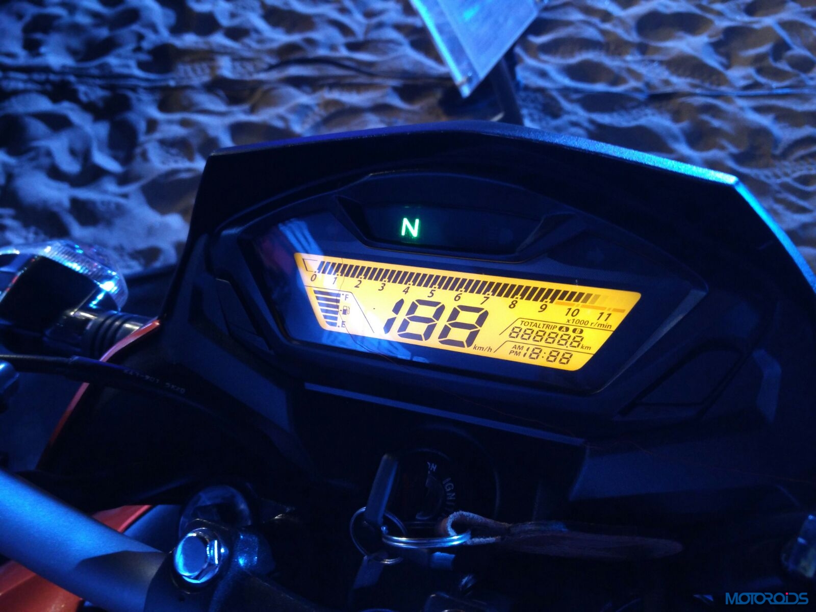 Blue Honda Hornet Speedometer - HD Wallpaper 