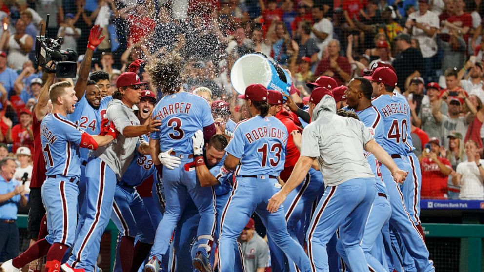 Bryce Harper Walk Off Grand Slam - HD Wallpaper 