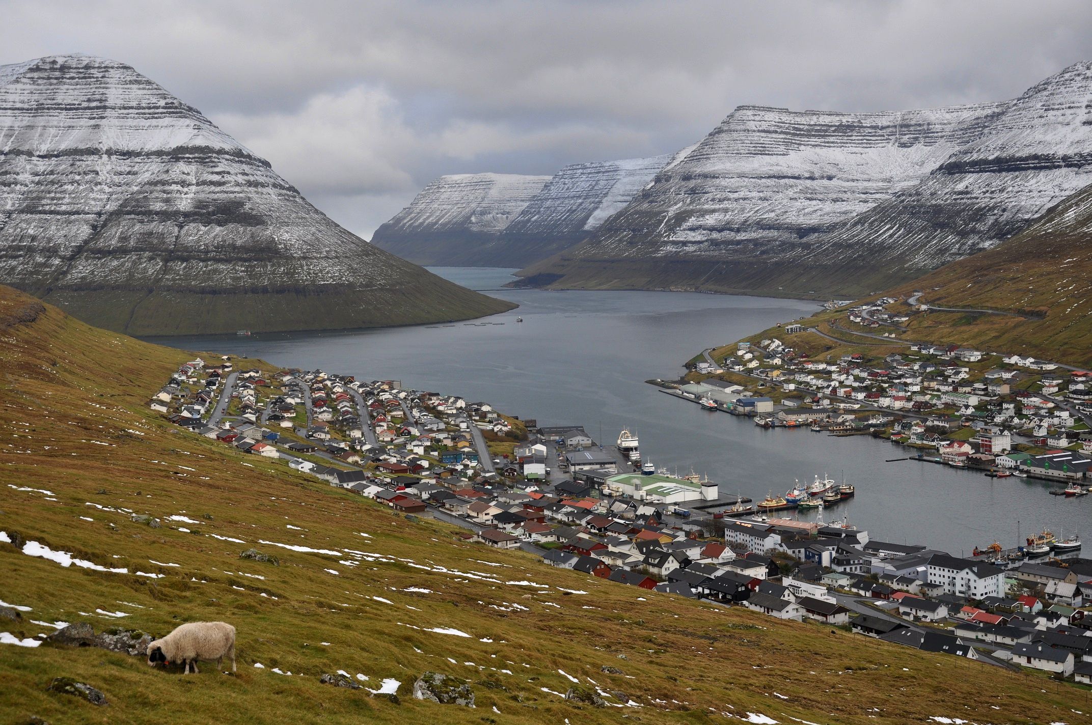 Faroe Islands Hd Wallpaper - Klaksvik Faroe Islands - HD Wallpaper 